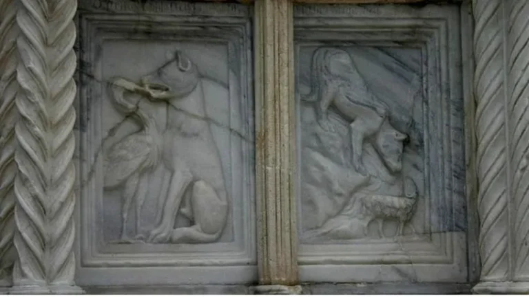 Quem foi Esopo, fabulas de Esopo: Vida e legado 1 Perugia, a Fontana Maggiore (Fonte Principal), esculpida após 1275 por Nicola Pisano e Giovanni Pisano. Duas fábulas de Esopo: "A garça e o lobo" e "O lobo e o cordeiro". Foto de Giovanni Dall'Orto, 5 de agosto de 2006.